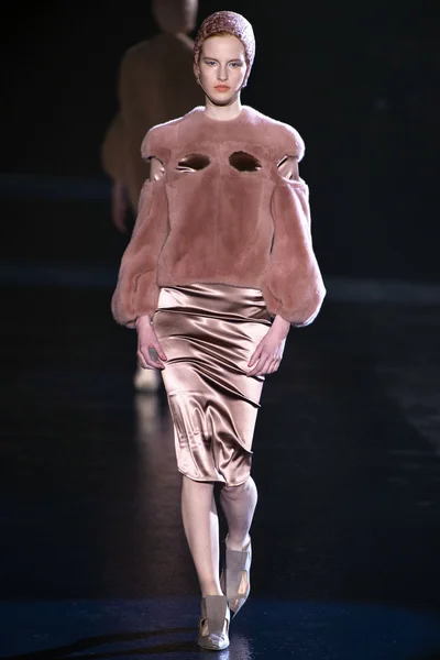 Look 18
